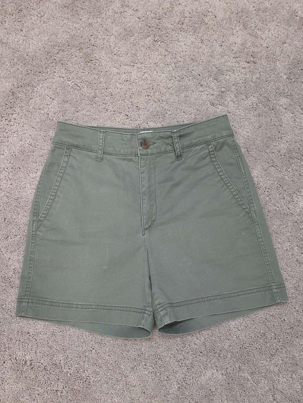 Gap Girlfriend Khaki Shorts Womens Size 2 Sage Olive Green Mid Rise 4.5"  Inseam